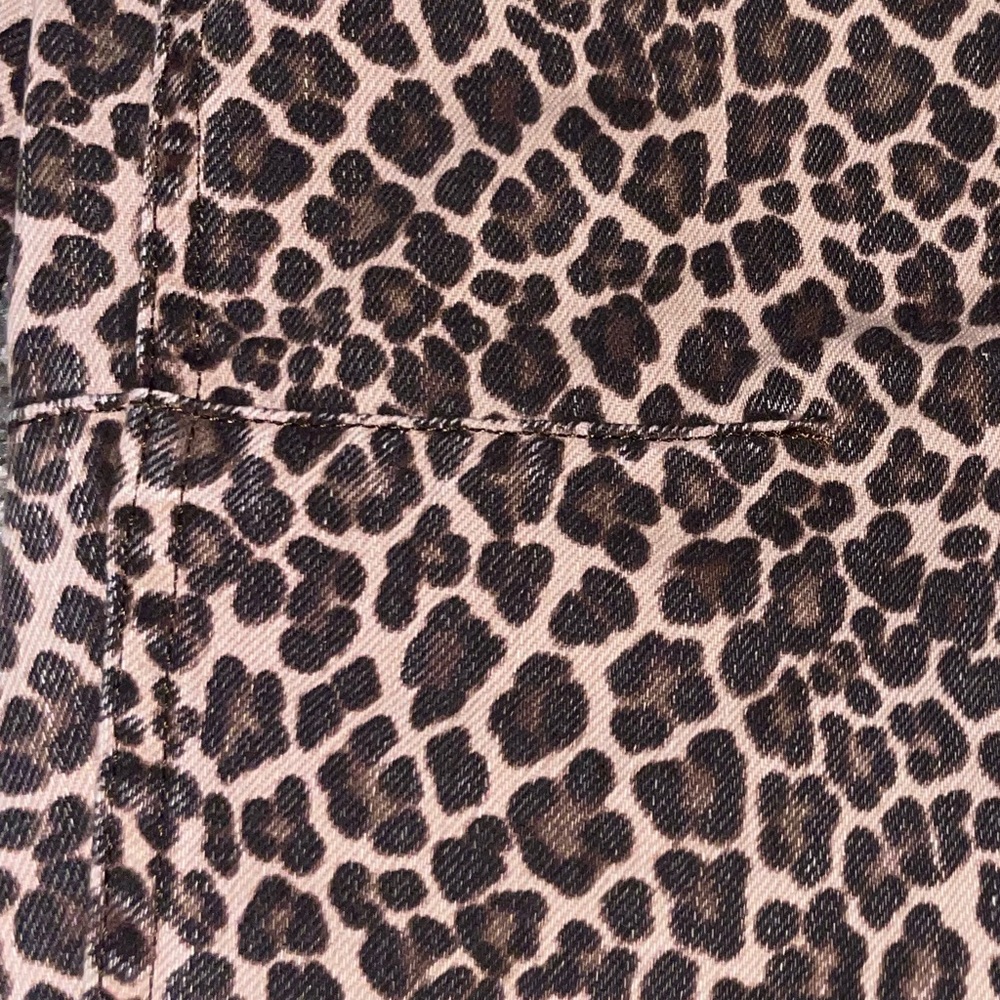 Madewell Cheetah The Darted Barrel-Leg Jean - Picture 9 of 9